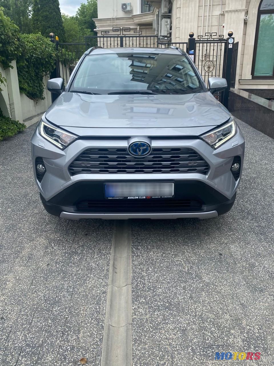 2019' Toyota RAV4 photo #3