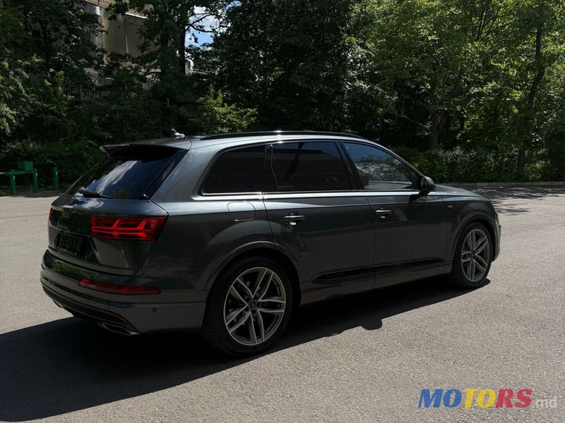 2019' Audi Q7 photo #5