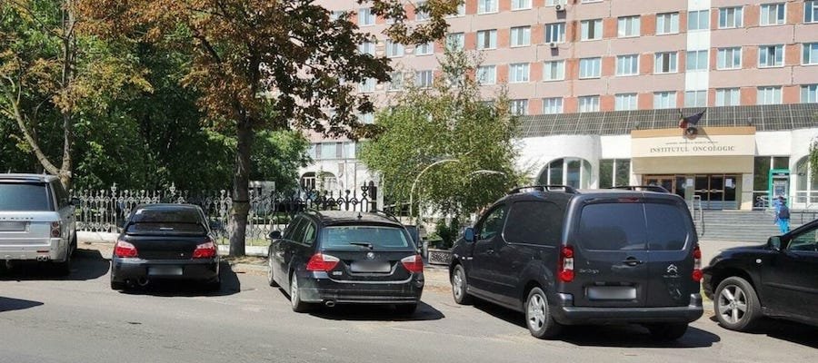 Chișinăul, plin de mașini și fără locuri de parcare: Soluția autorităților locale