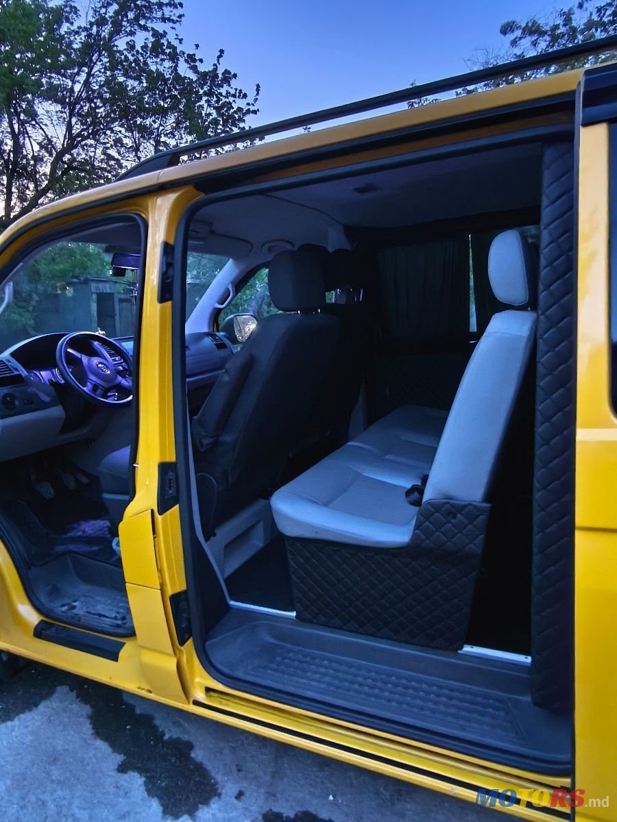 2012' Volkswagen Transporter photo #2