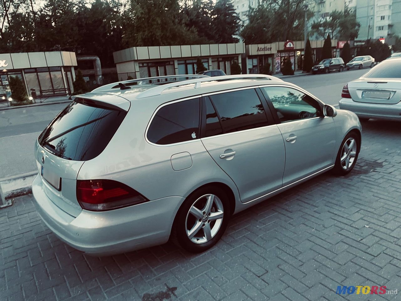 2009' Volkswagen Golf photo #3