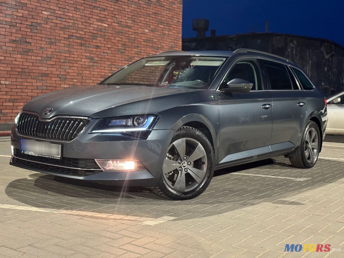 2019' Skoda Superb photo #3