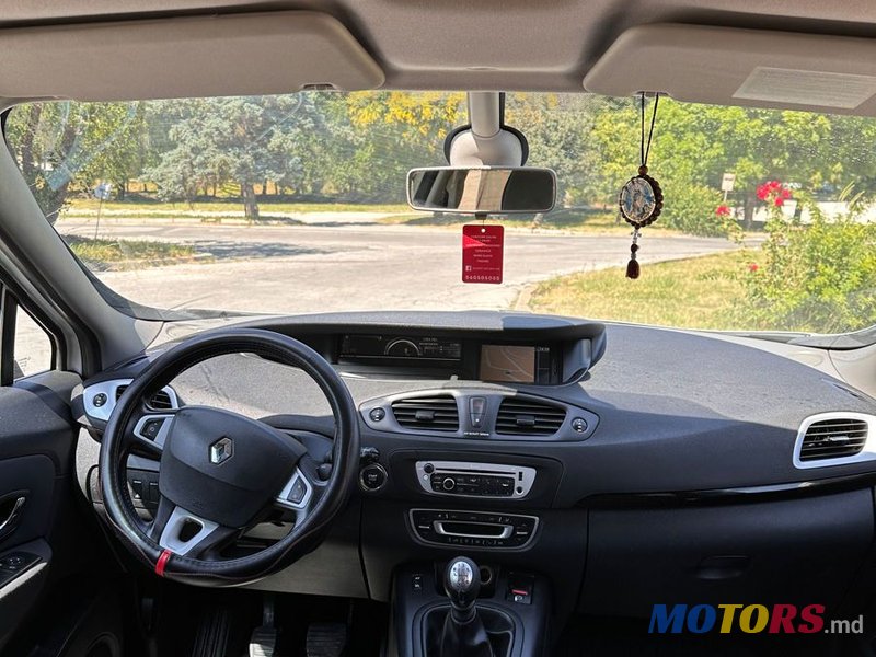 2012' Renault Scenic photo #6