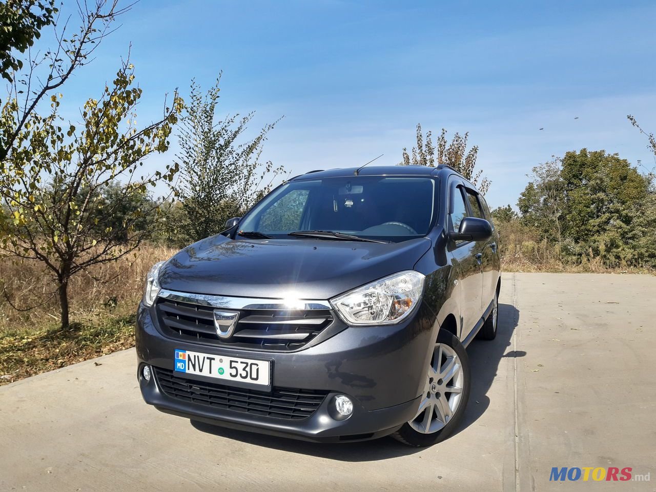 2013' Dacia Lodgy photo #6