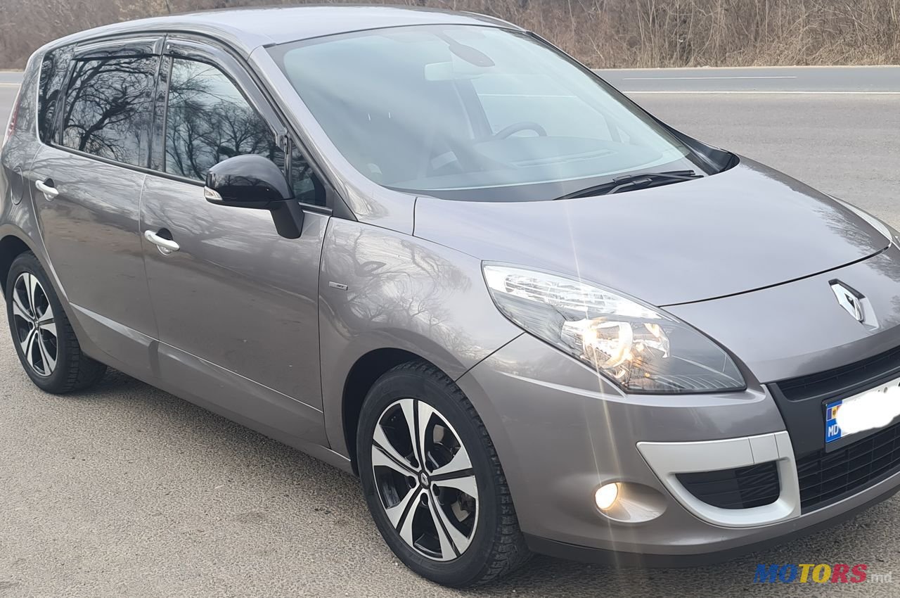 2011' Renault Scenic photo #3