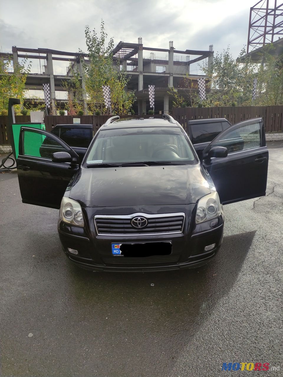 2003' Toyota Avensis photo #2