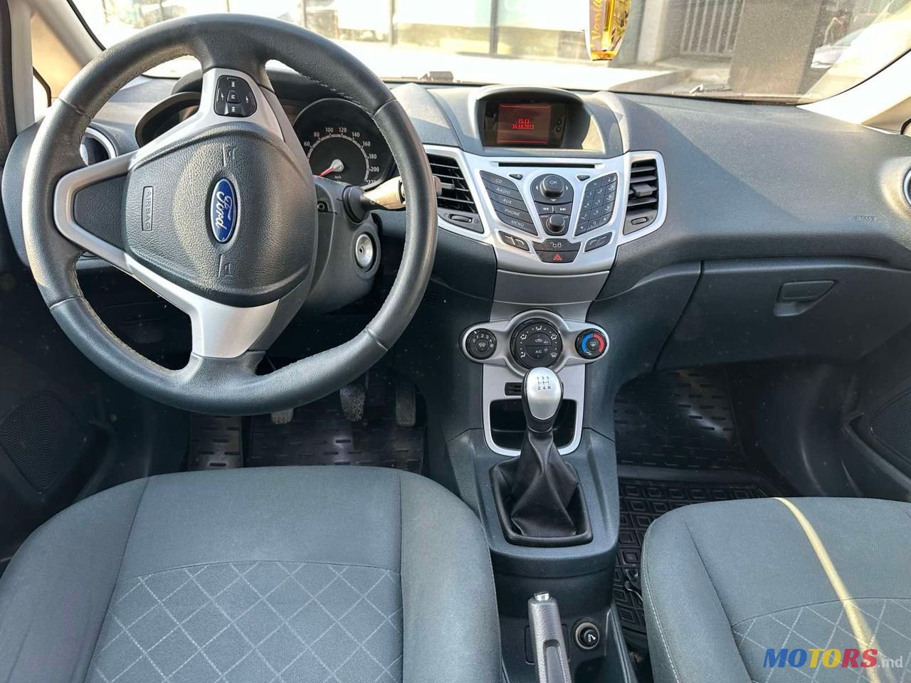 2011' Ford Fiesta photo #5