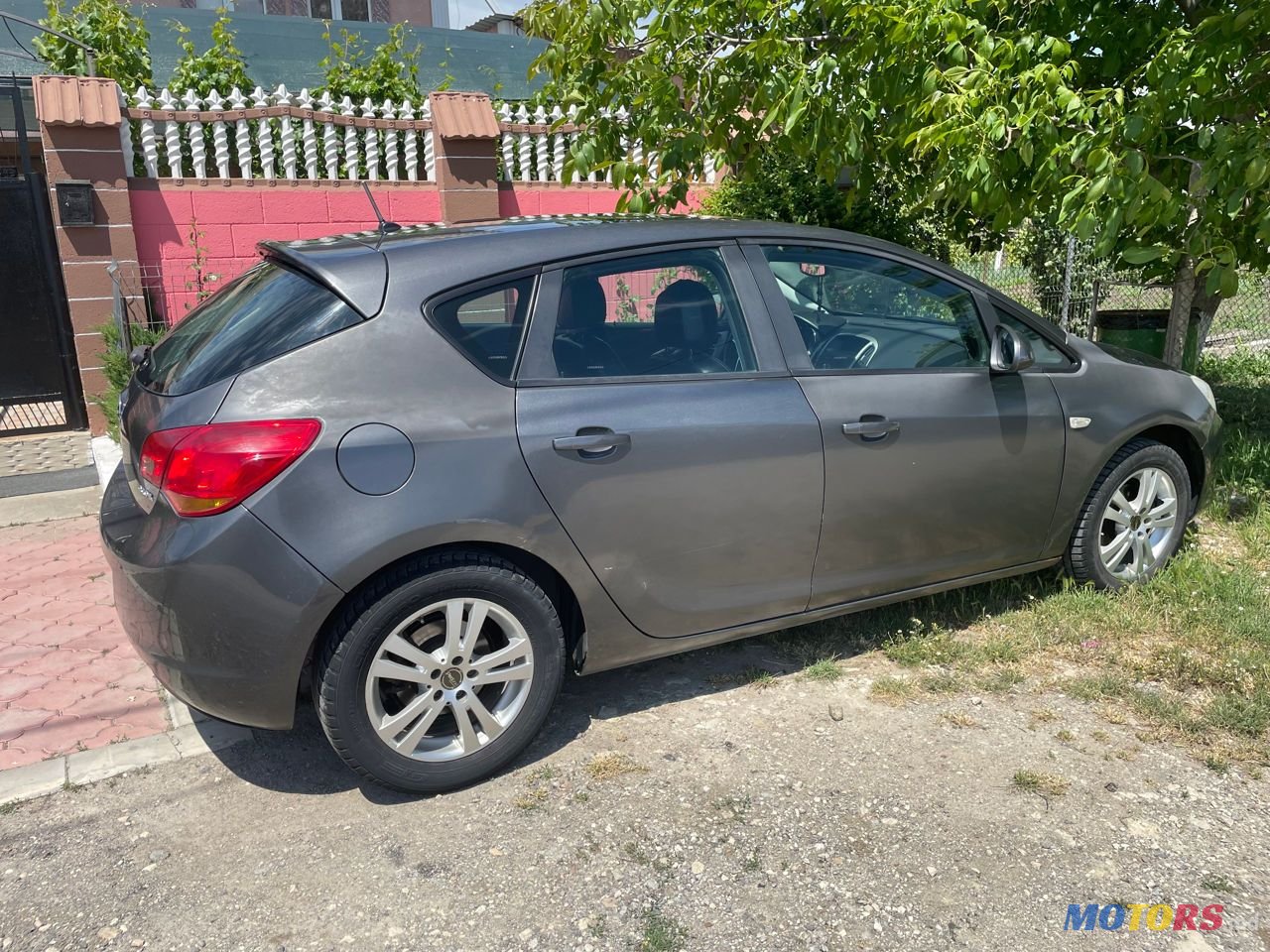 2010' Opel Astra photo #3