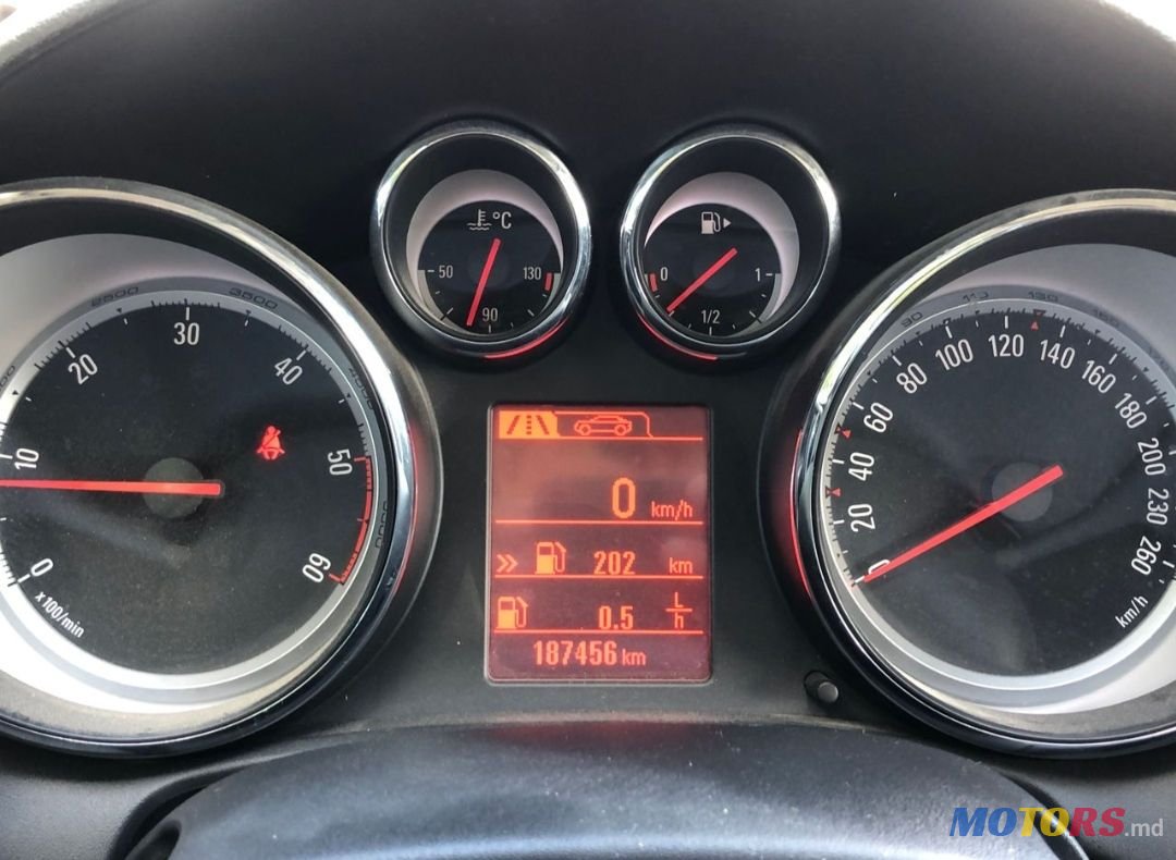 2013' Opel Astra photo #5