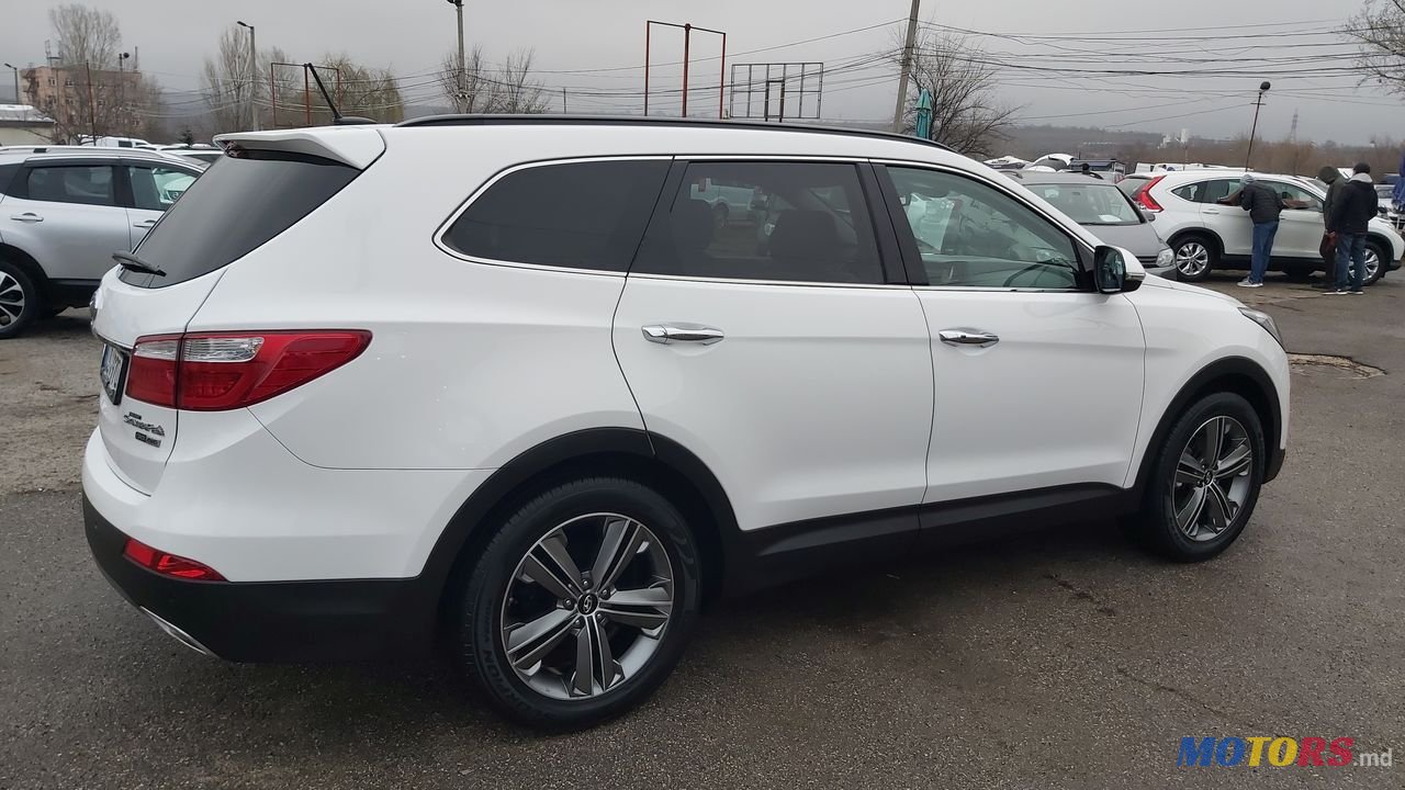 2015' Hyundai Santa Fe photo #5