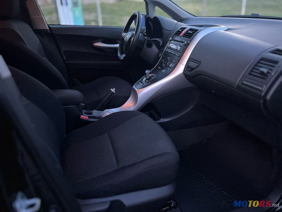 2011' Toyota Auris photo #6