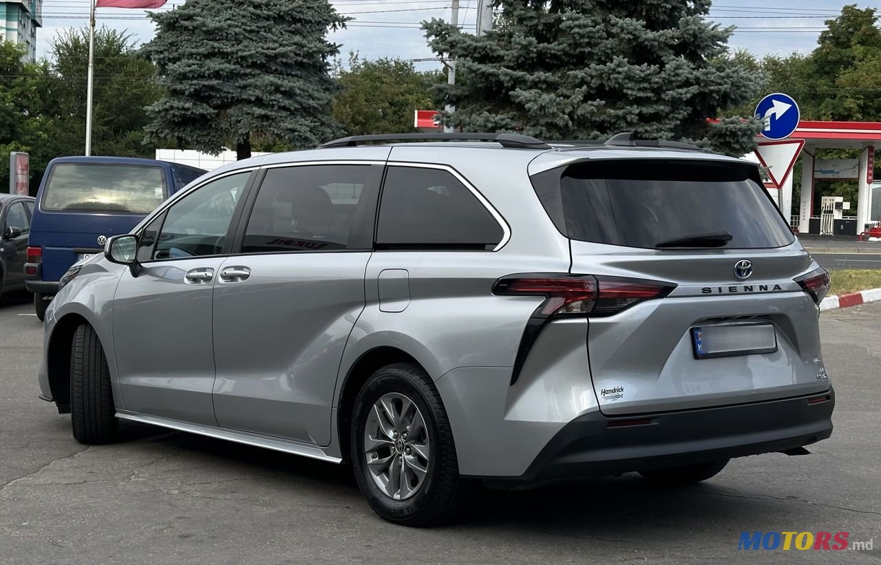 2021' Toyota Sienna photo #3