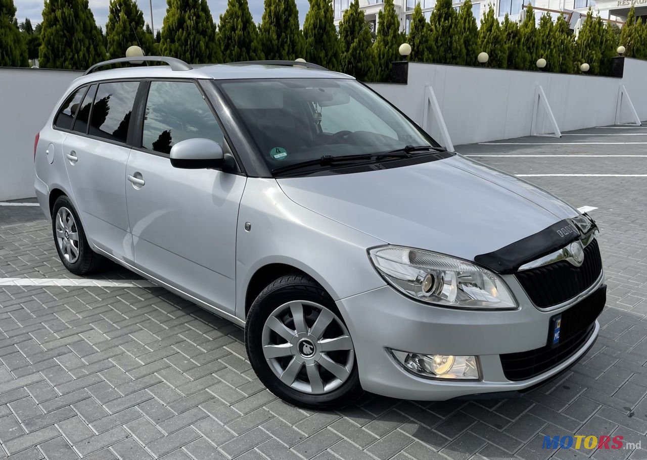 2011' Skoda Fabia photo #3