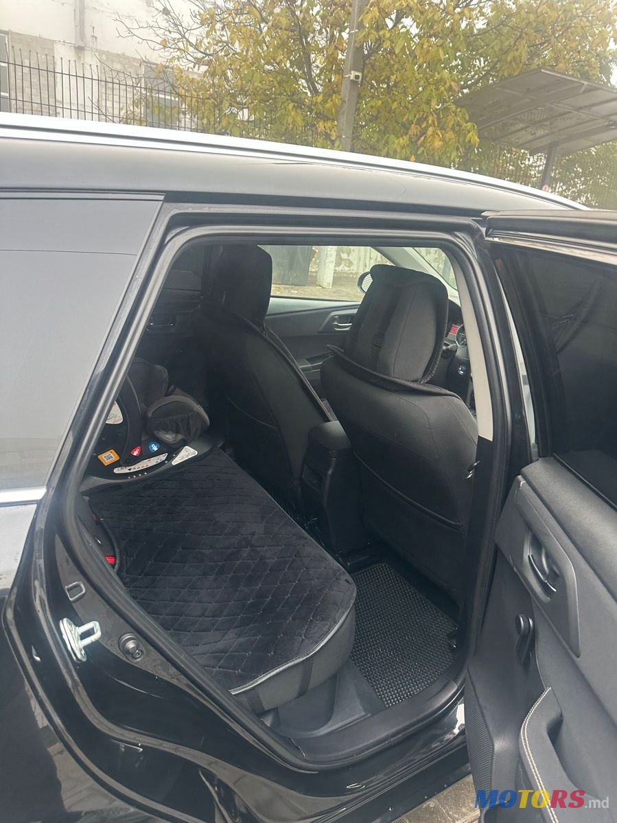 2013' Toyota Auris photo #4