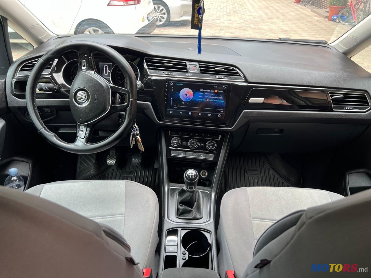 2016' Volkswagen Touran photo #4