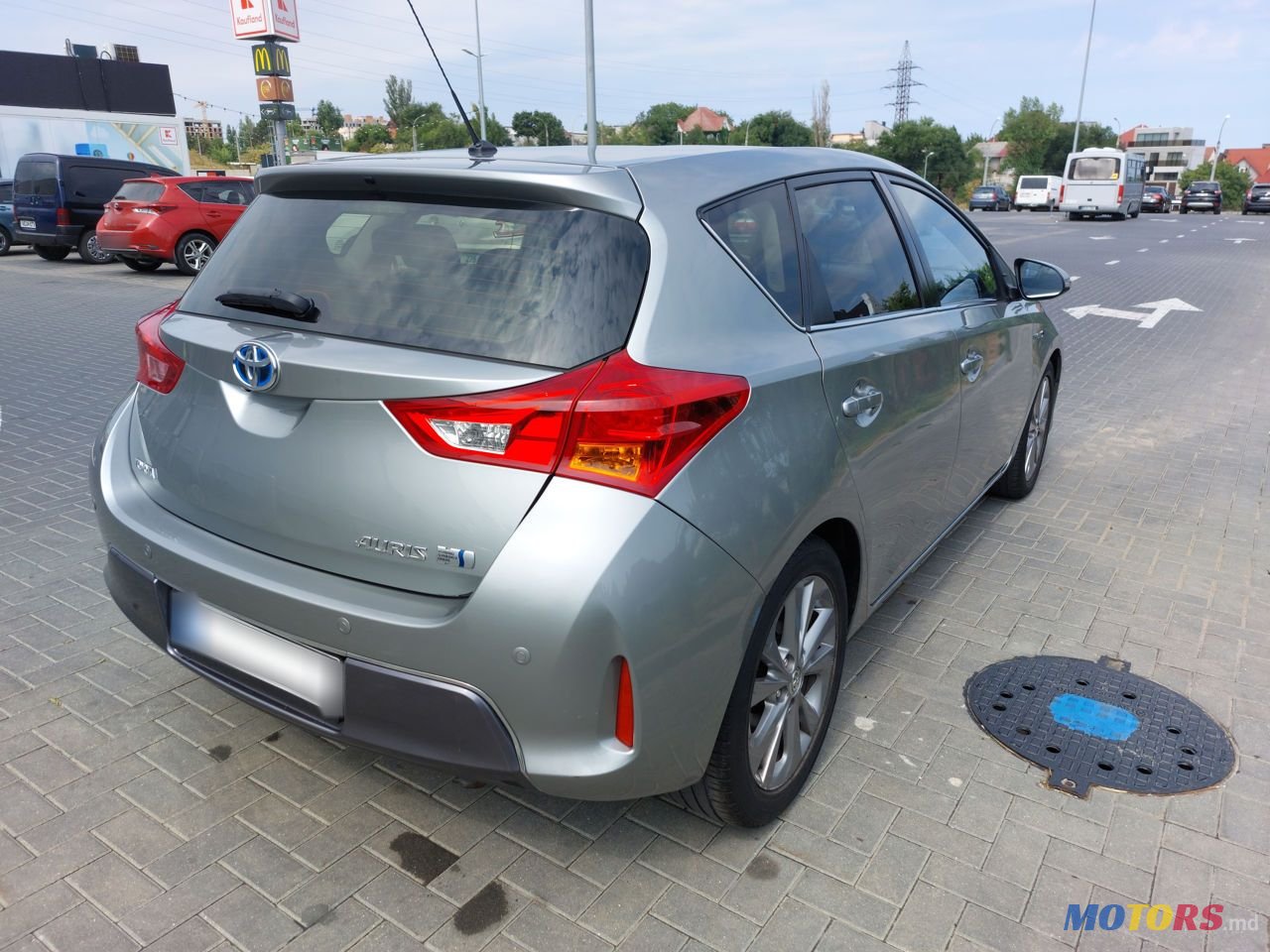 2013' Toyota Auris photo #6