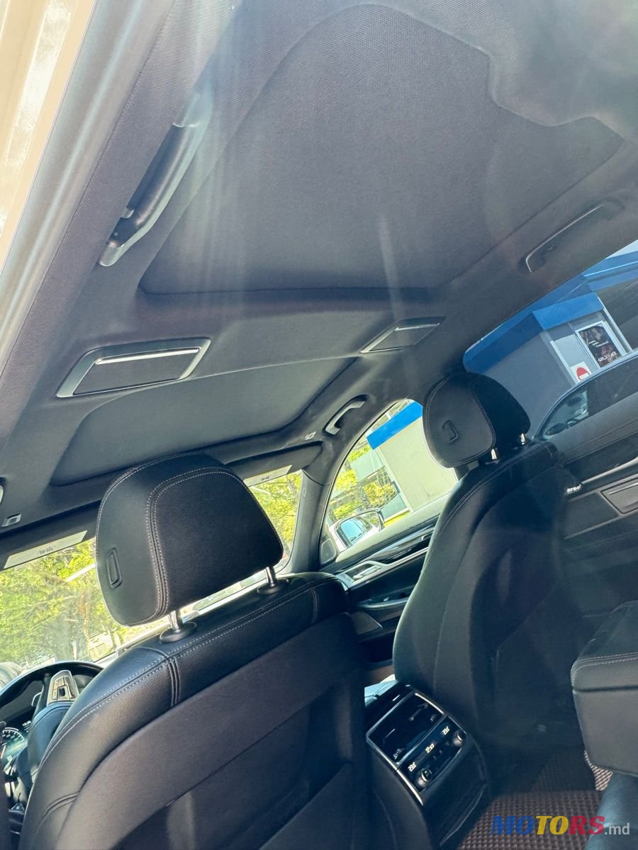 2019' BMW 7 Series photo #5