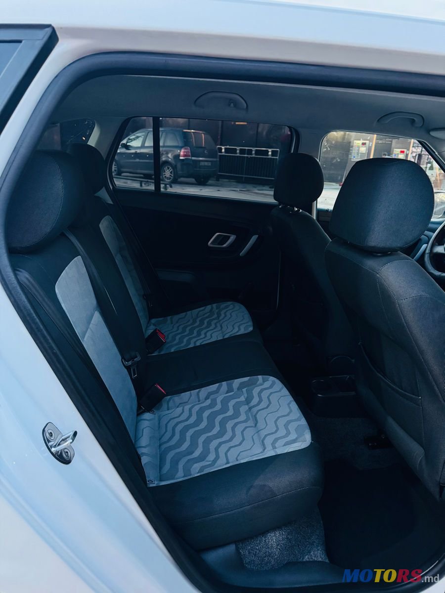 2009' Skoda Fabia photo #6