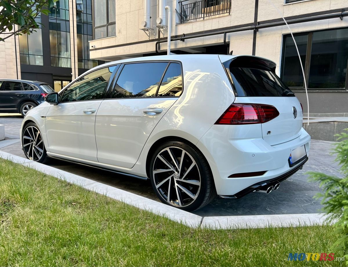 2019' Volkswagen Golf photo #3