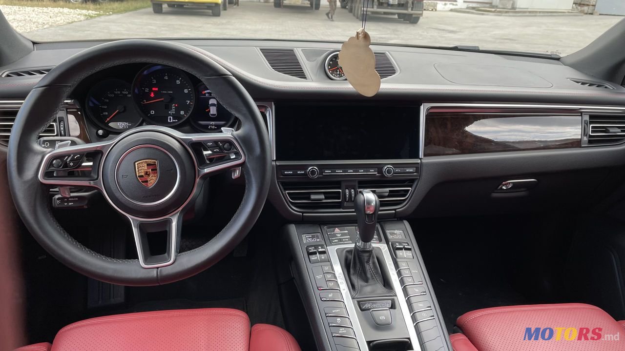 2020' Porsche Macan photo #5