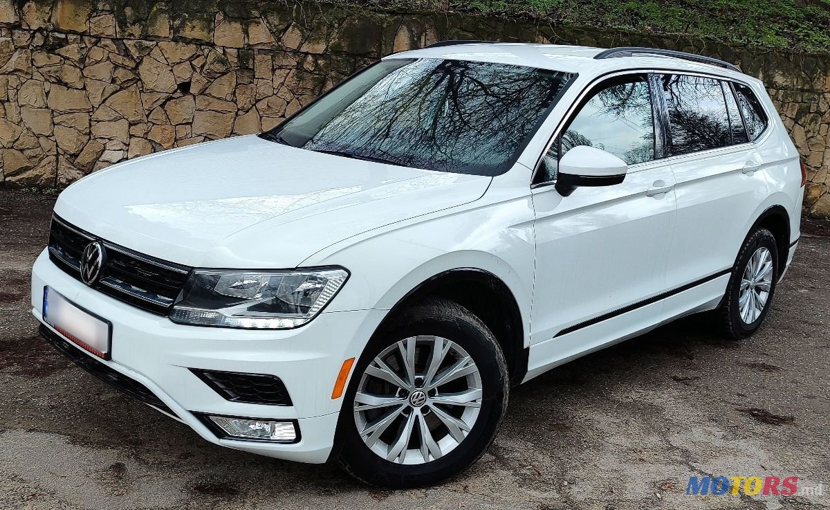 2017' Volkswagen Tiguan photo #1