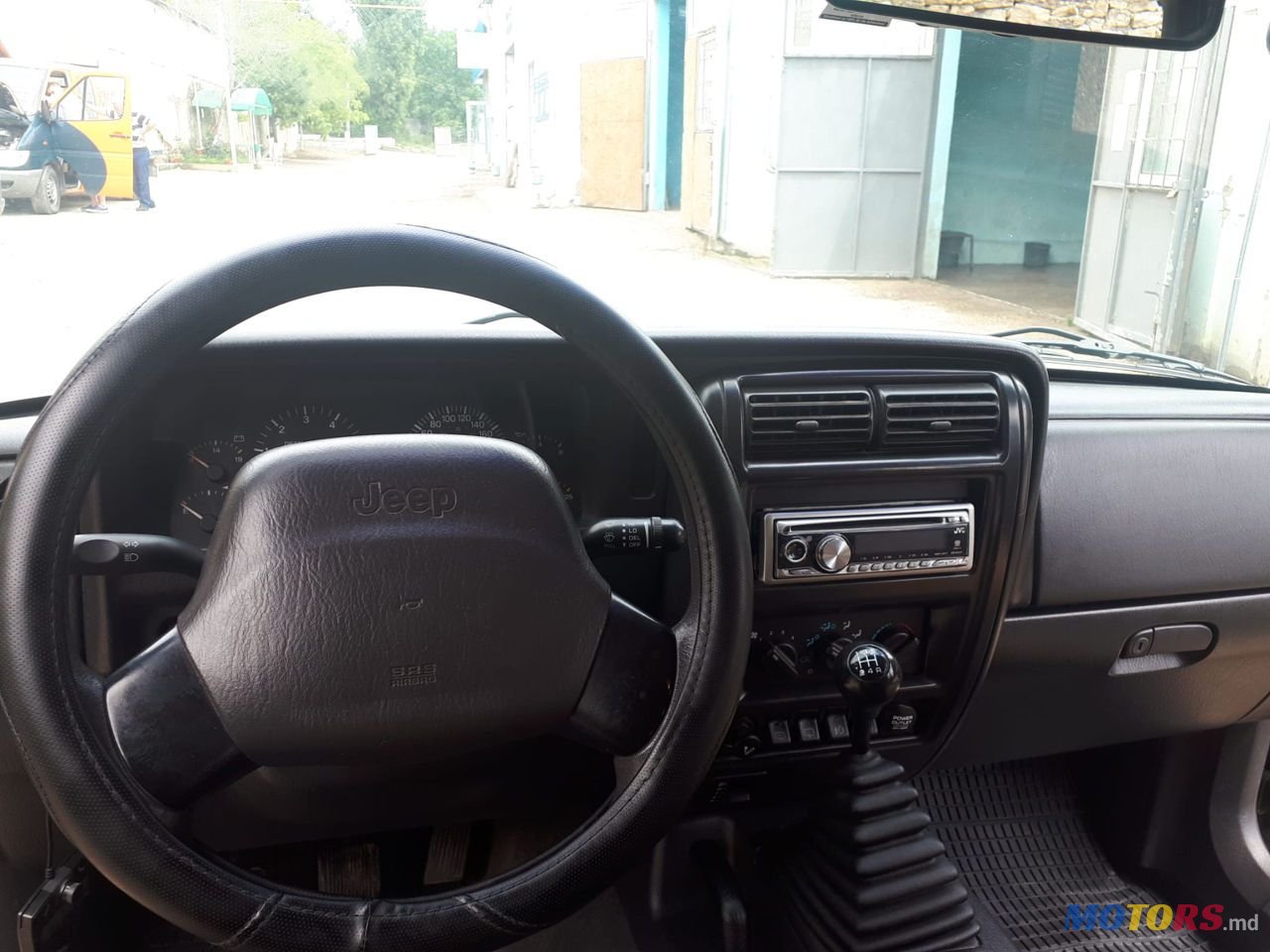 2000' Jeep Cherokee photo #3