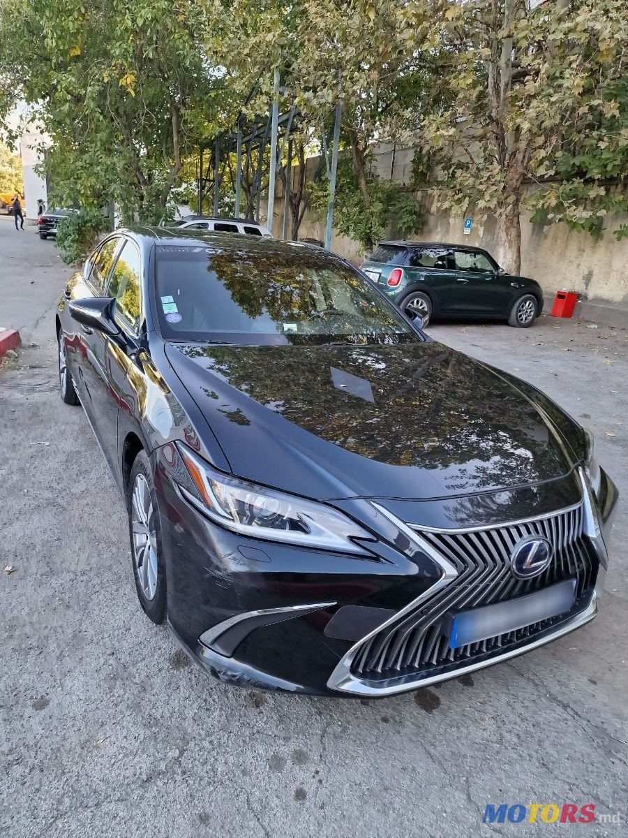 2019' Lexus Es Series photo #2