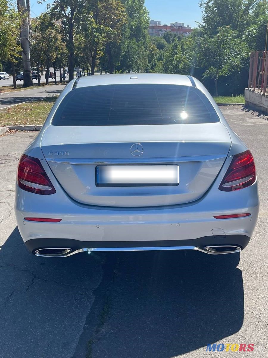 2017' Mercedes-Benz E-Class photo #3