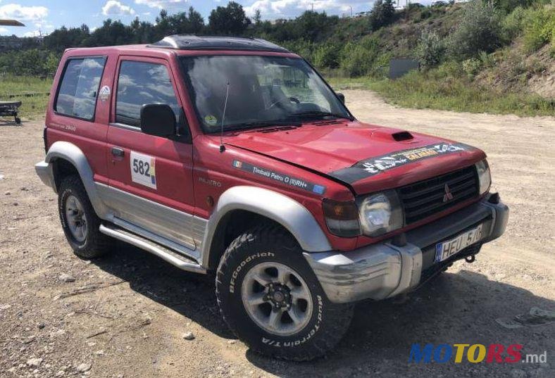 1998' Mitsubishi Pajero photo #1