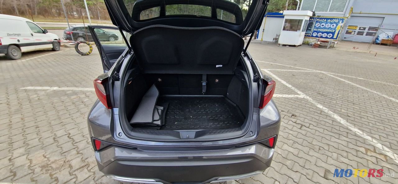 2020' Toyota C-HR photo #3