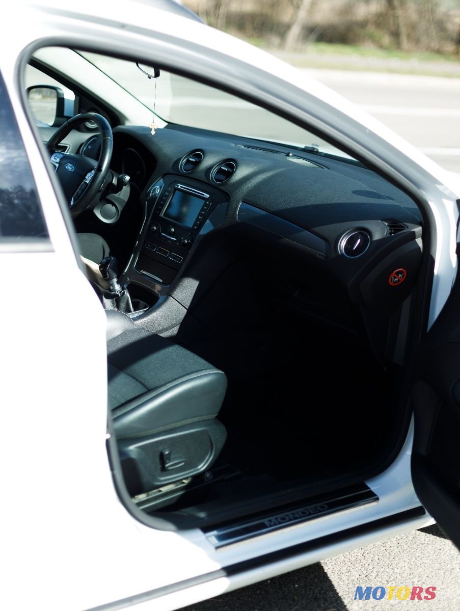 2011' Ford Mondeo photo #4