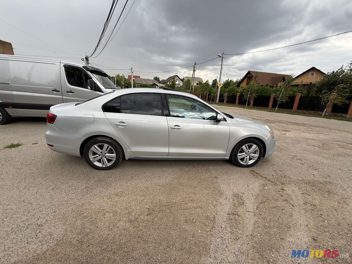 2012' Volkswagen Jetta photo #3