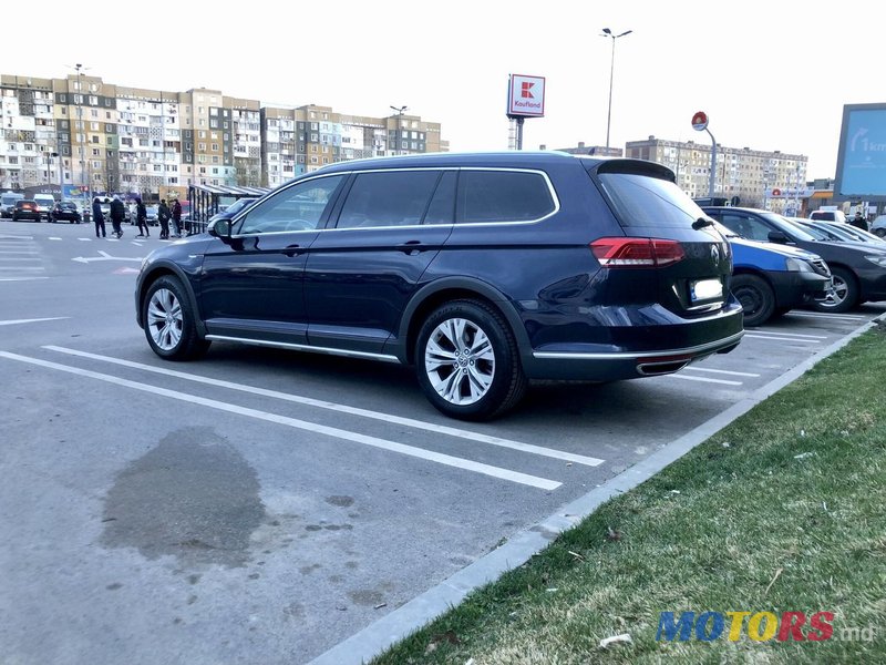 2016' Volkswagen Passat photo #5