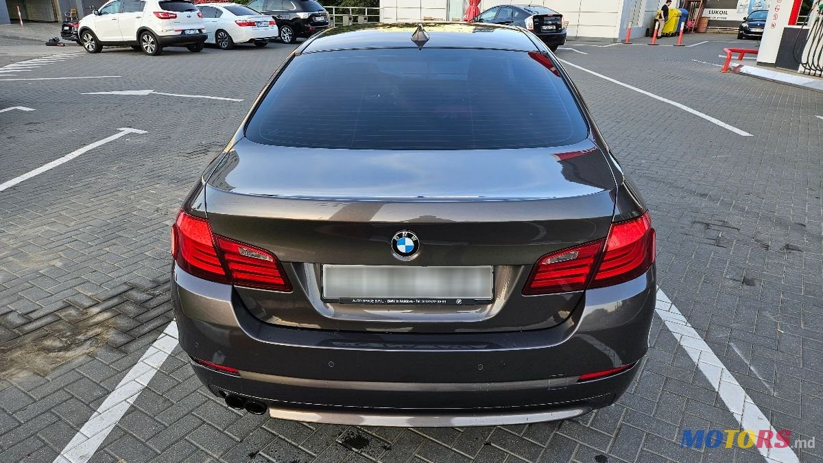 2011' BMW 5 Series photo #3