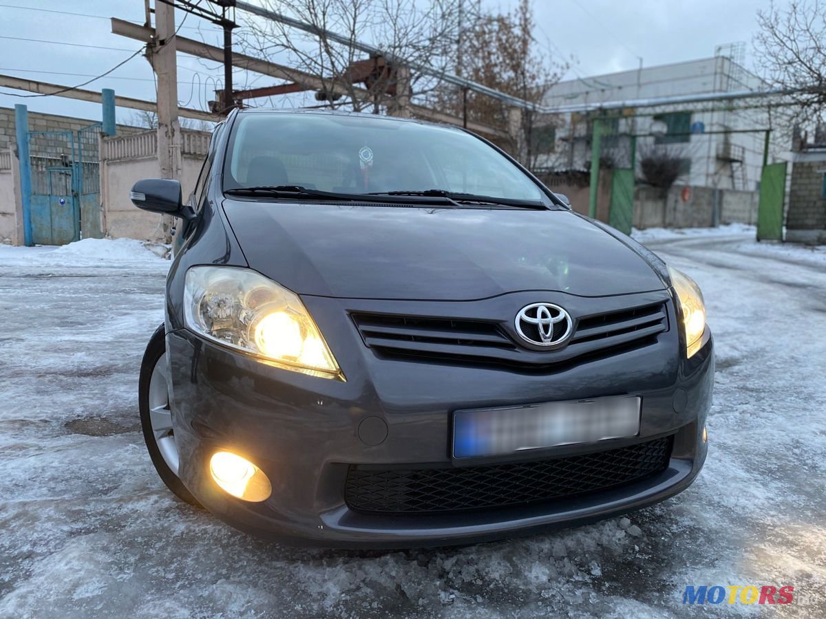 2011' Toyota Auris photo #4