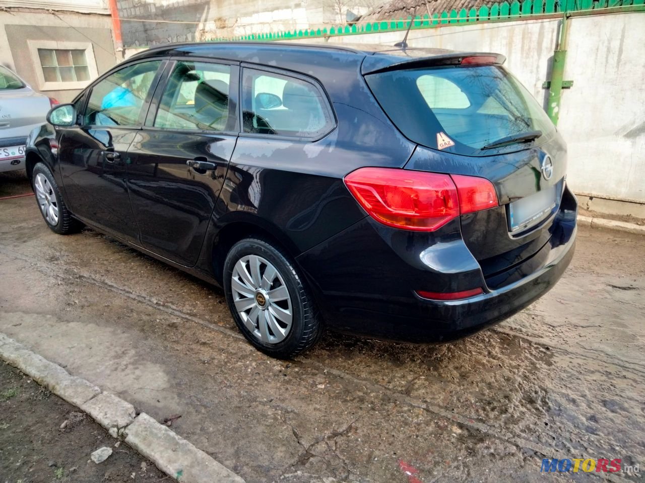 2011' Opel Astra photo #3