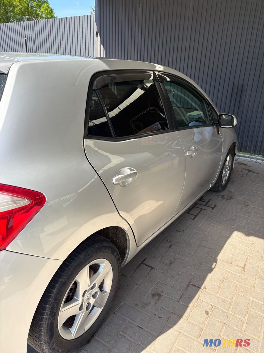 2012' Toyota Auris photo #4