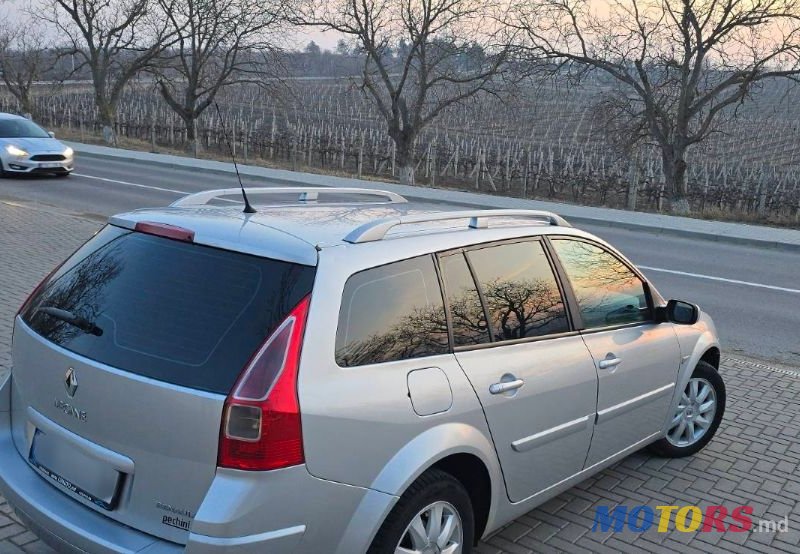 2008' Renault Megane photo #5