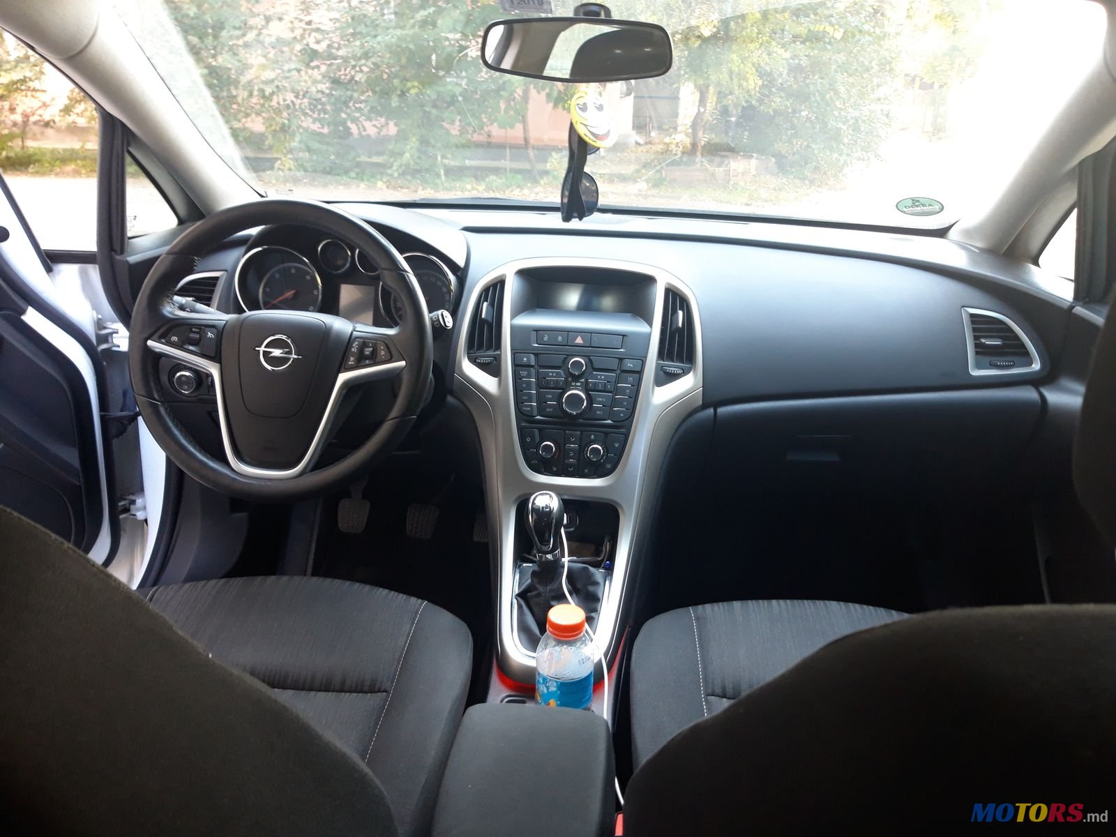 2011' Opel Astra J photo #1