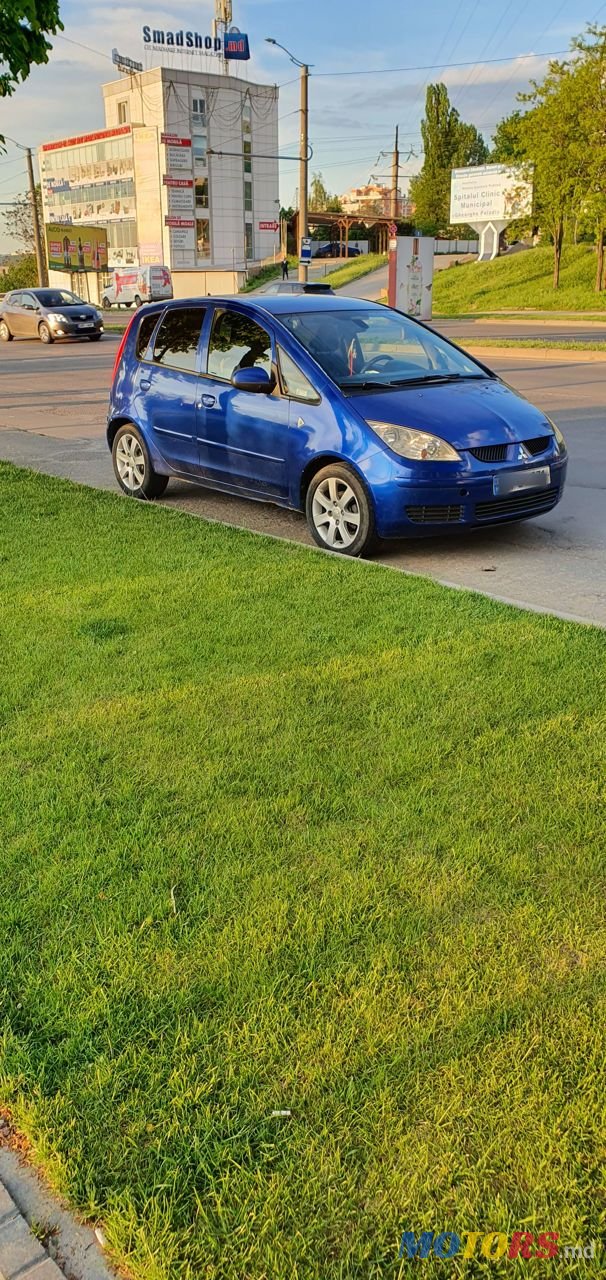 2006' Mitsubishi Colt photo #2
