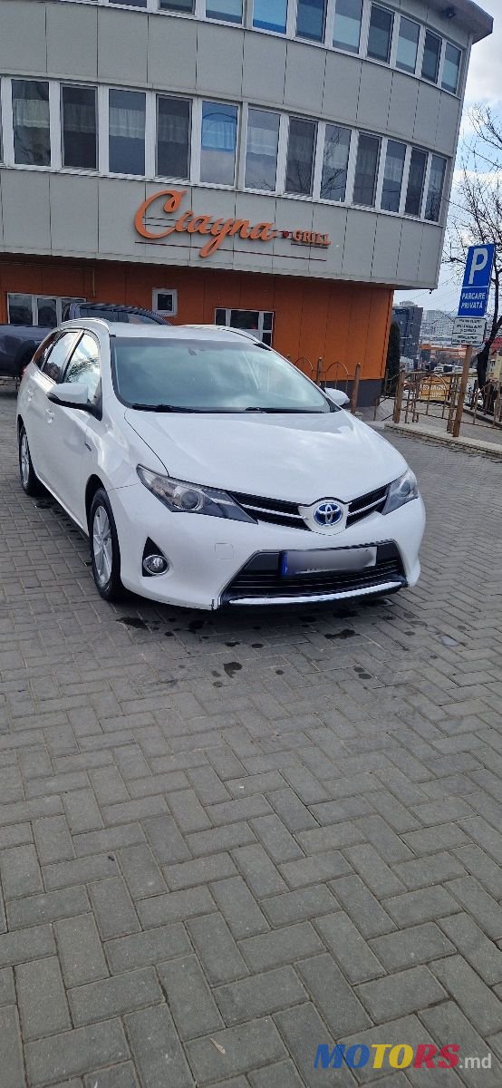 2013' Toyota Auris photo #3