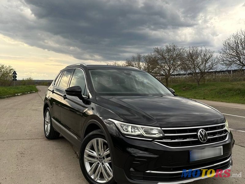 2021' Volkswagen Tiguan photo #3
