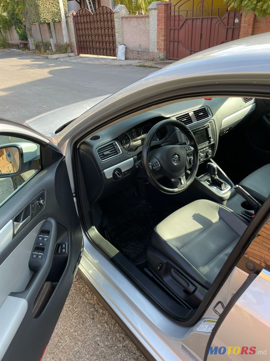 2013' Volkswagen Jetta photo #3