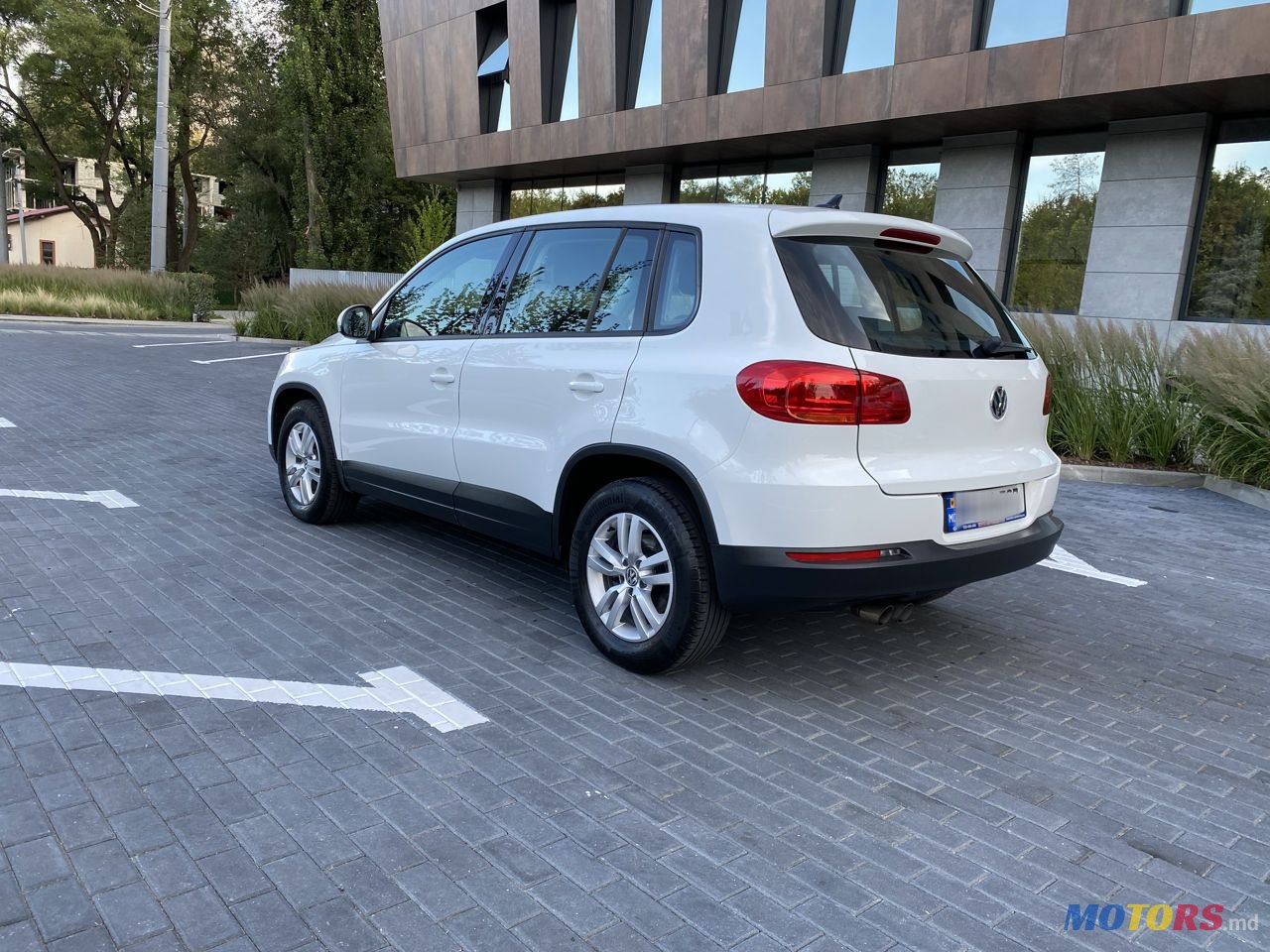 2016' Volkswagen Tiguan photo #6