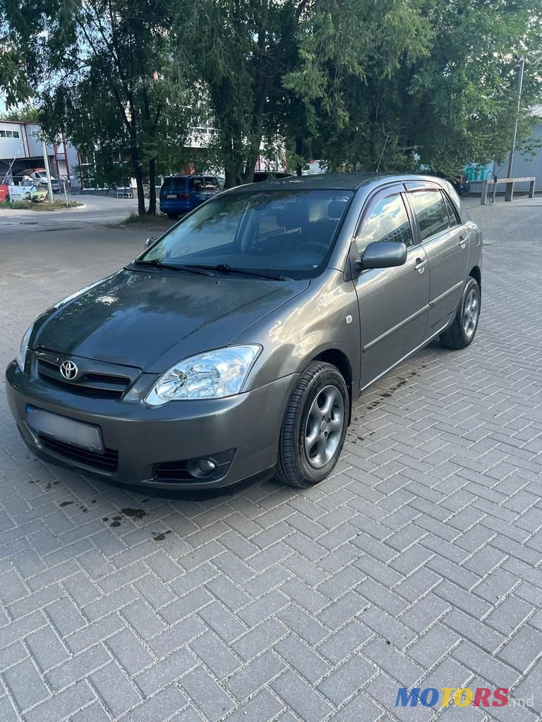 2004' Toyota Corolla photo #1