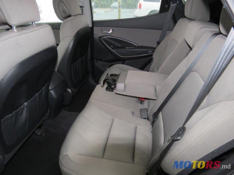 2013' Hyundai Santa Fe photo #3