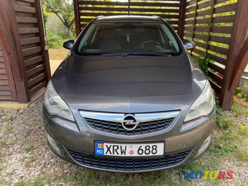 2011' Opel Astra photo #2