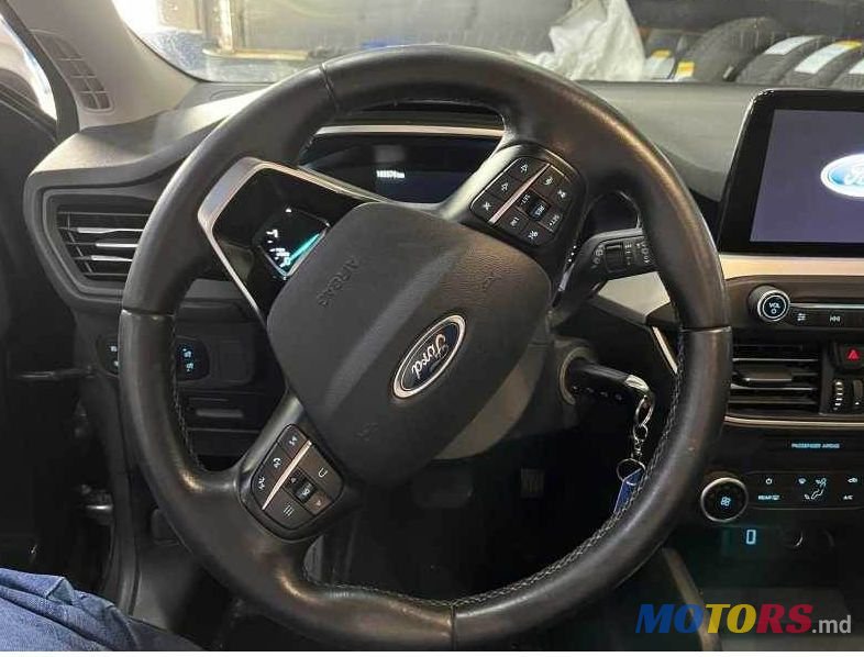 2020' Ford Focus photo #2