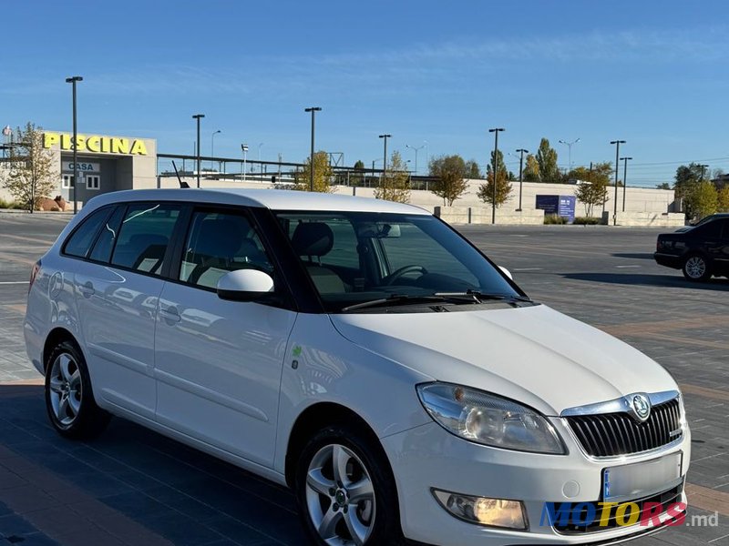 2012' Skoda Fabia photo #2