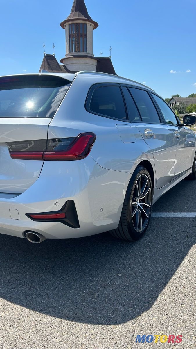 2019' BMW 3 Series Touring photo #4